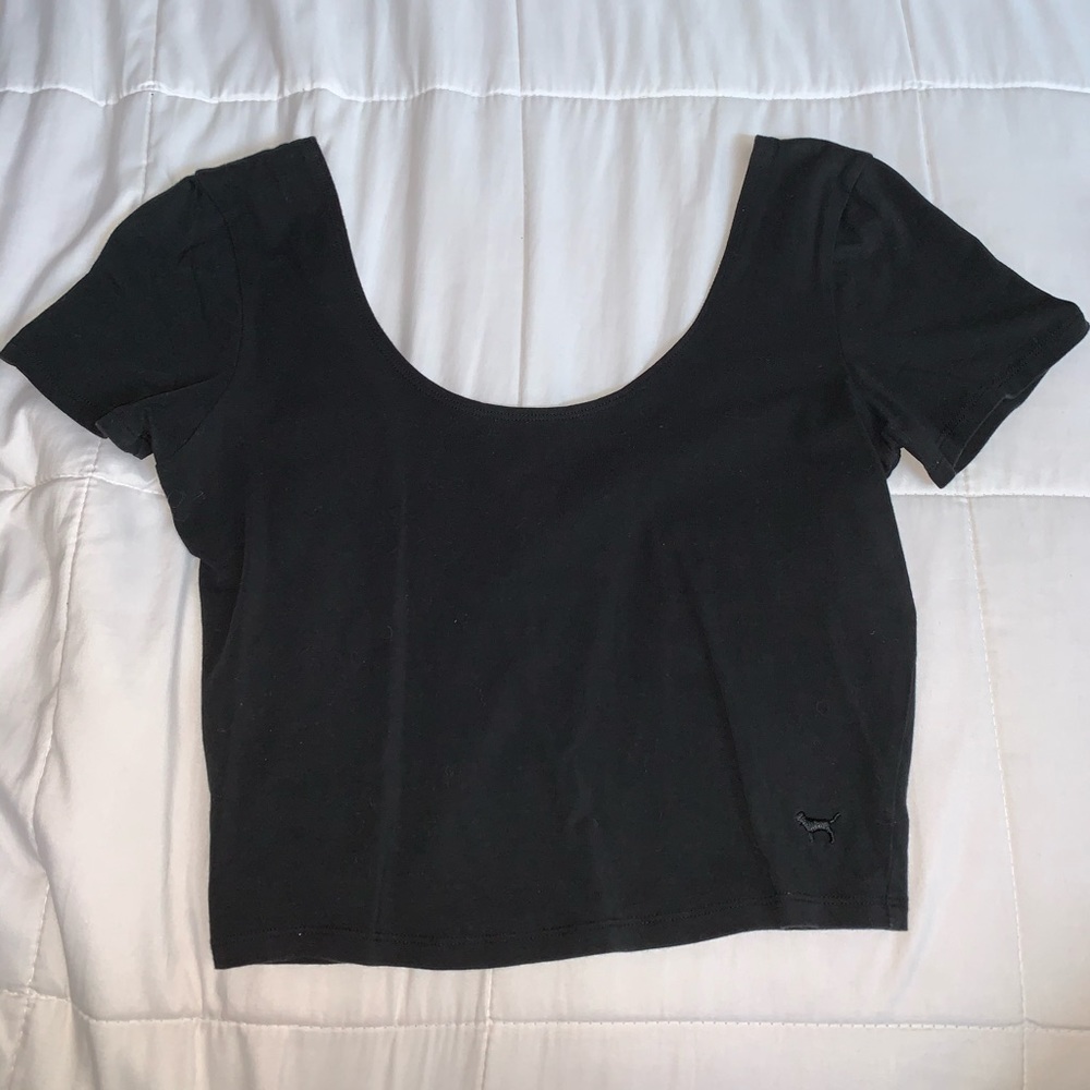 Black short sleeve crop top